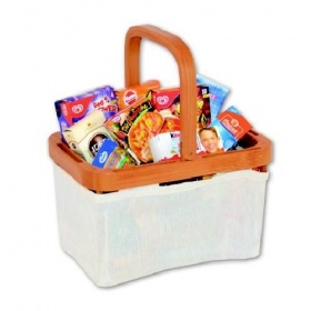 Vergroot Mand hout met boodschappen Mand hout met boodschappen