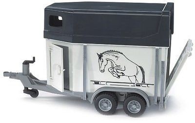 2028 bruder paardentrailer met 1 paard