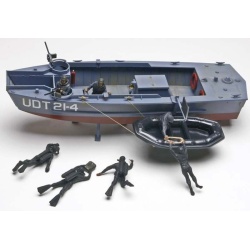 85-0313 Revell UDT Boat with Frogmen