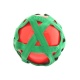 Rode crossbal met groene rubberband